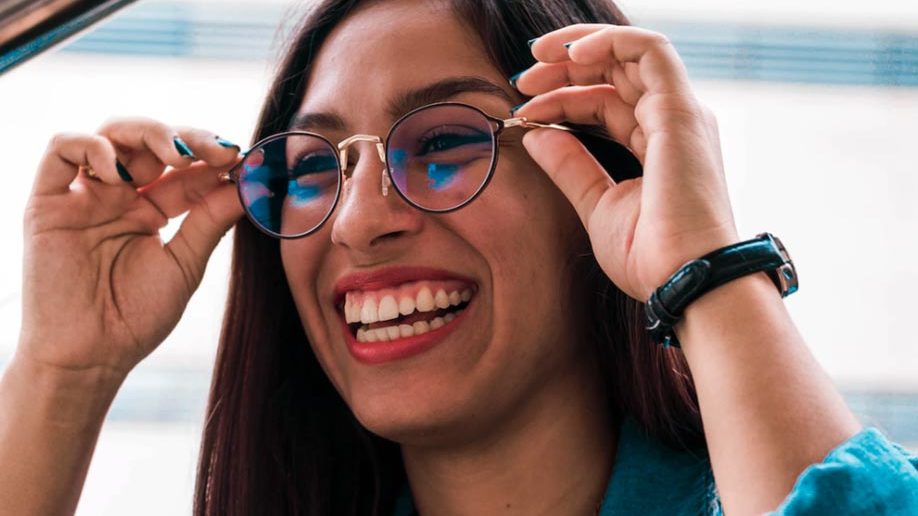 How Reglazing Your Old Frames Can Save You Money on Glasses Business