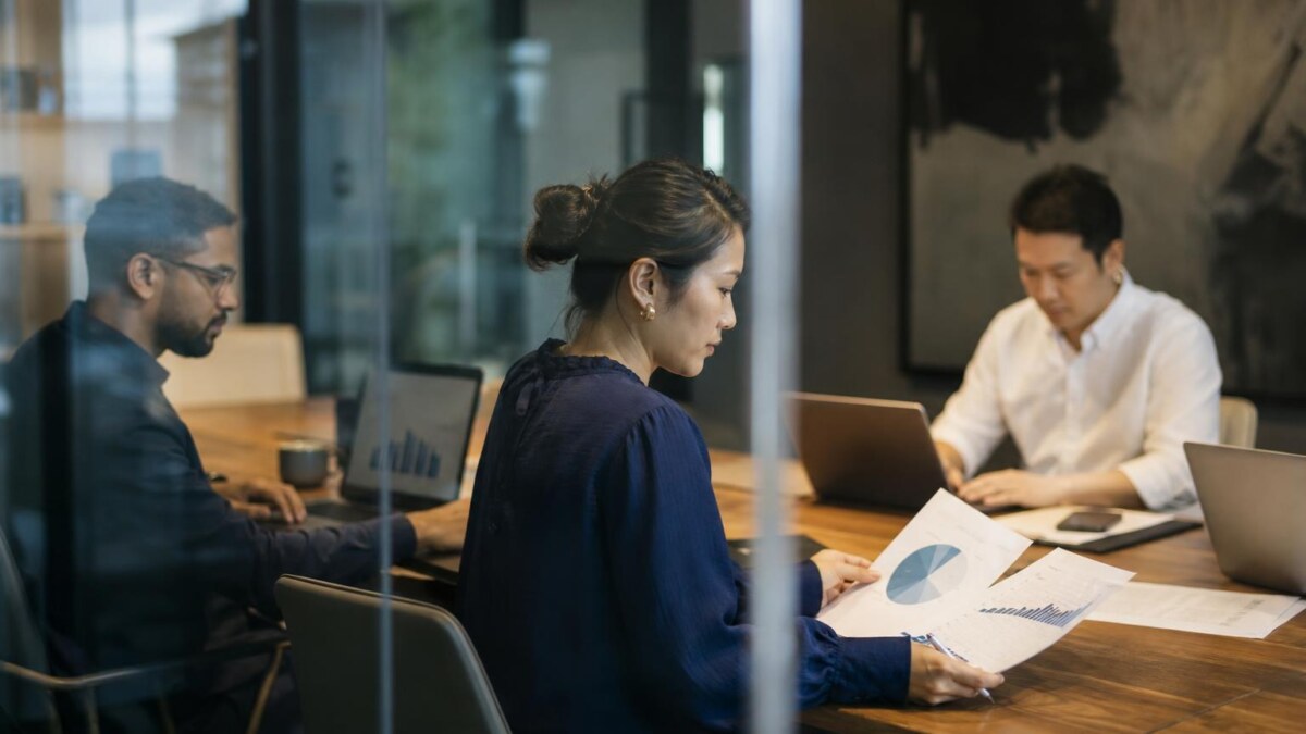 How Does Global Payroll Work in Practice?